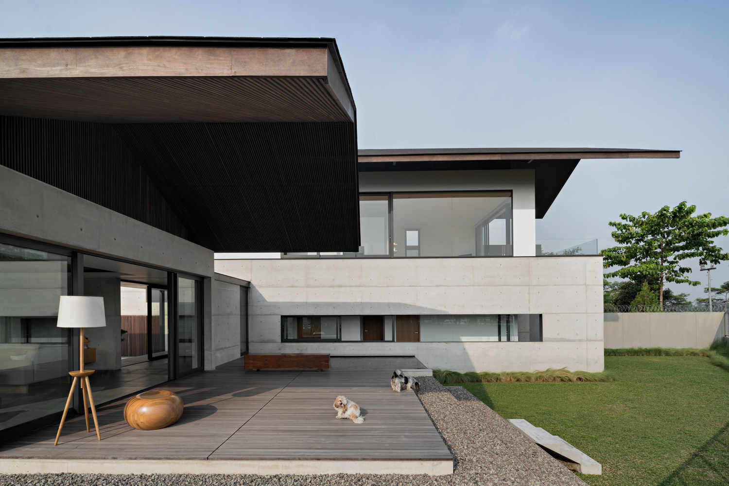 Bare concrete house with Japanese style roof