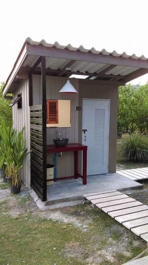 รวม 35 ไอเดียสร้าง “ห้องน้ำนอกบ้าน” เหมาะกับบ้านสวน-รับแขก สะดวกแถมประหยัดงบ