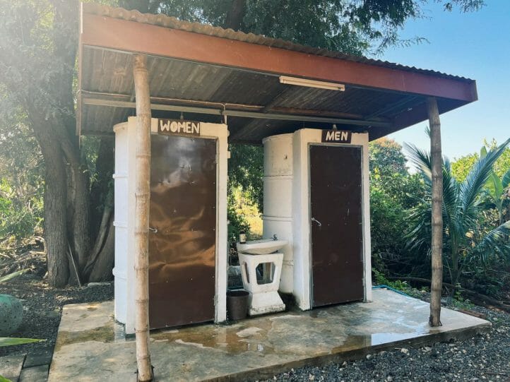 รวม 38 ไอเดียการสร้าง “ห้องน้ำนอกบ้าน” ในงบประหยัด ให้ออกมาสวยเก๋ น่าใช้งาน