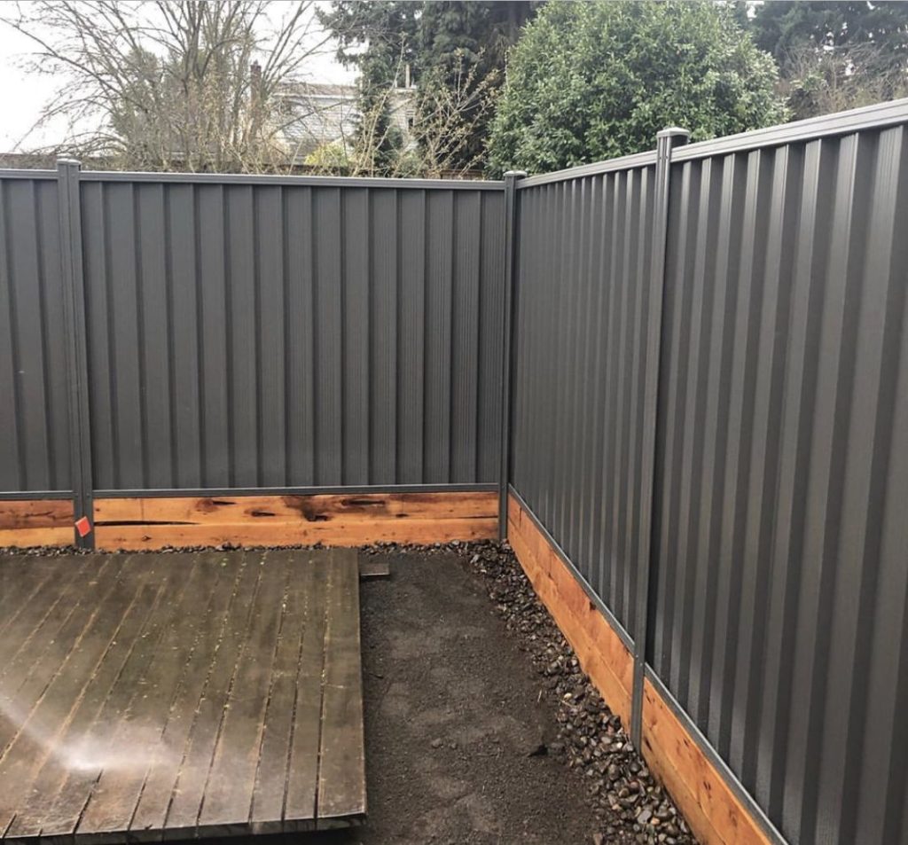 รวม 45 ไอเดีย “รั้วเมทัลชีท Metal Sheet” สวยๆ ใช้งานง่ายและประหยัดต้นทุน